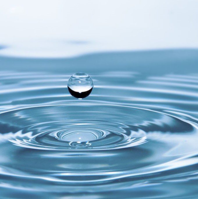 goutte-d-eau-1024×683 square